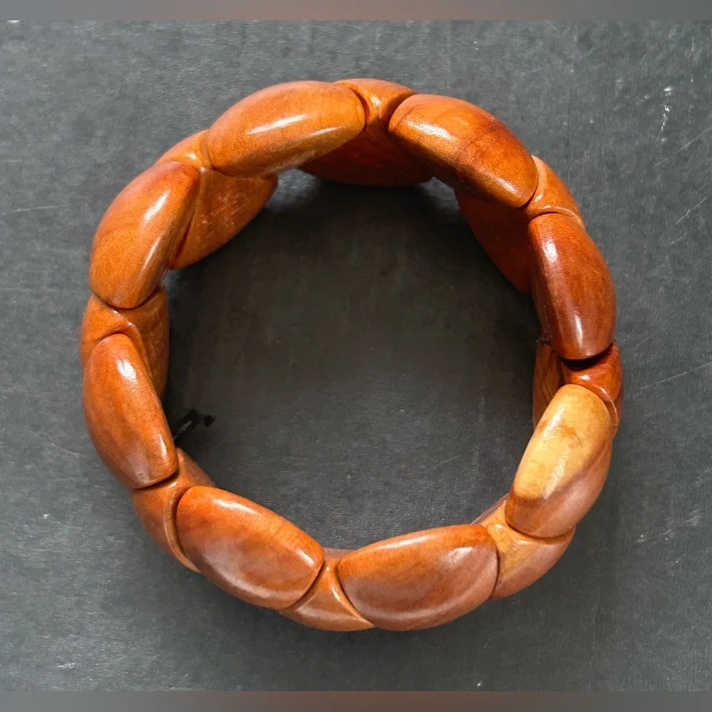 🎉2/$15 VINTAGE WOODEN BRACELET STRETCHY - Picture 3 of 3